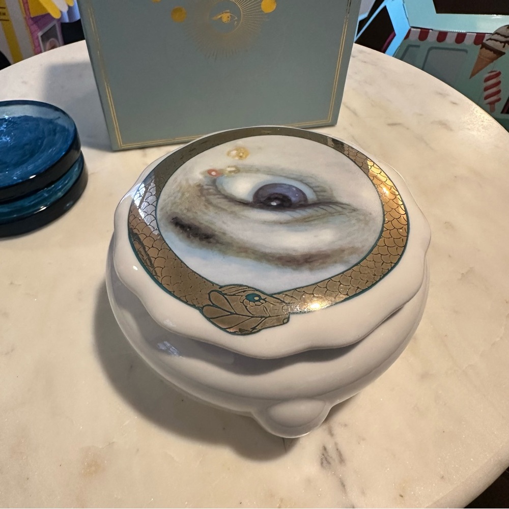 SPITFIRE GIRL LOVER'S EYE CERAMIC TRINKET BOX (new in gift box) - Picture 10 of 15